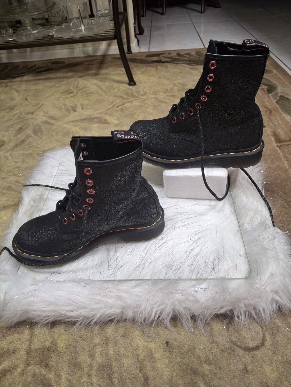 Dr. Martens 1460 Black Textured Glitter Combat Boots Red Eyelets Lace-Up Size 6 - Picture 8 of 16